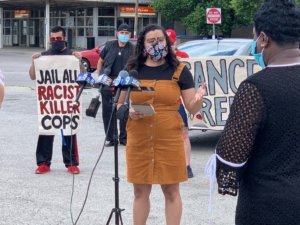 Press conference before the start of the car protest. Liberation photo.